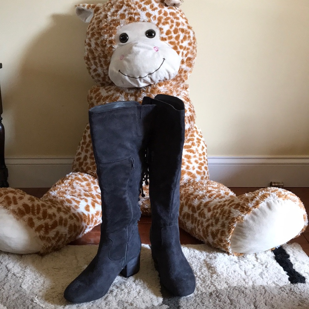 Women’s behind lace up boots